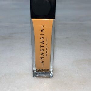 Anastasia Luminous Foundation 480C